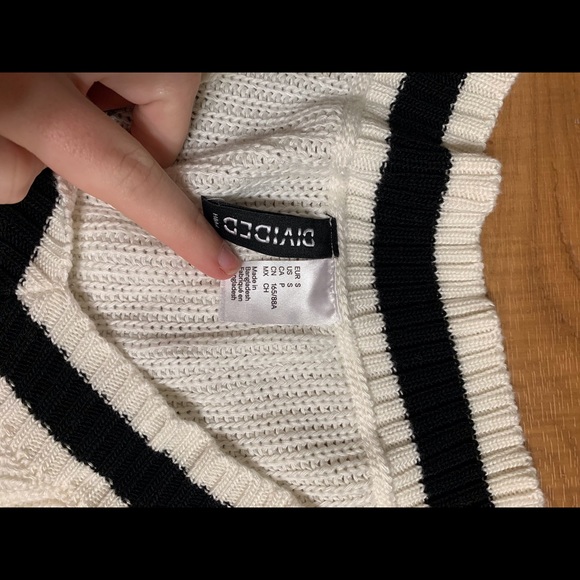 H&M Sweater - Picture 2 of 2